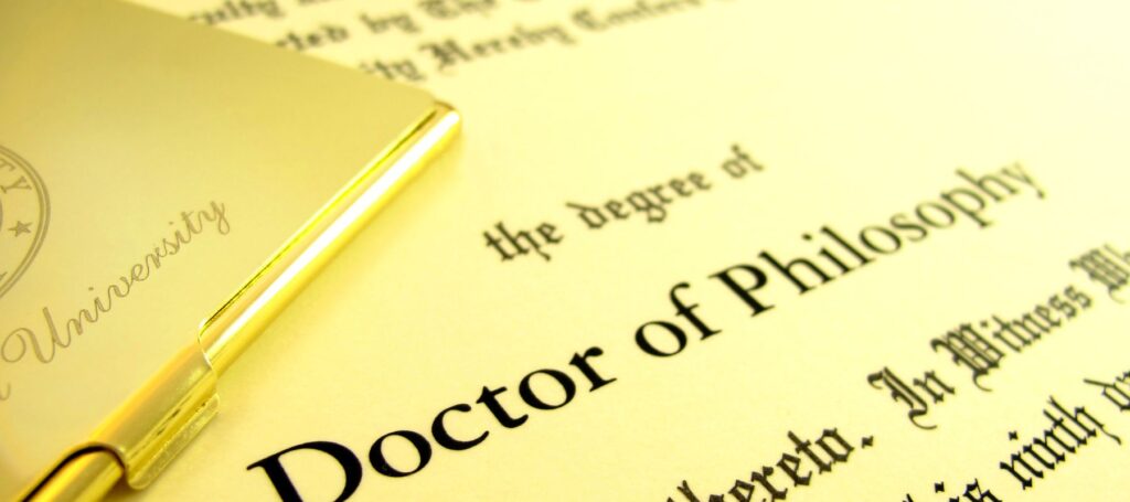 Comparing DBA and PhD in Business Administration: Key Distinctions and Similarities