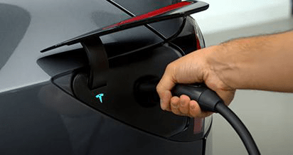 Tesla Owner in Alaska Tries to Save Money with Off-Peak Charging… Gets Hit with an $8,000 Upgrade Threat Instead